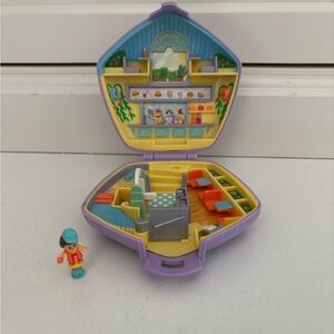 Vintage Polly Pocket at the Burger Stand